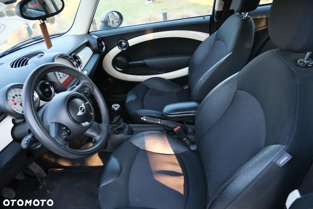 MINI Cooper Standard - 30