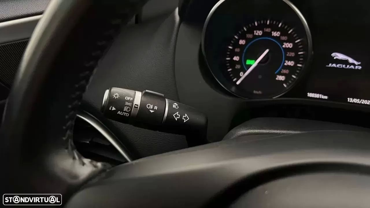 Jaguar XE E-Performance Prestige - 27