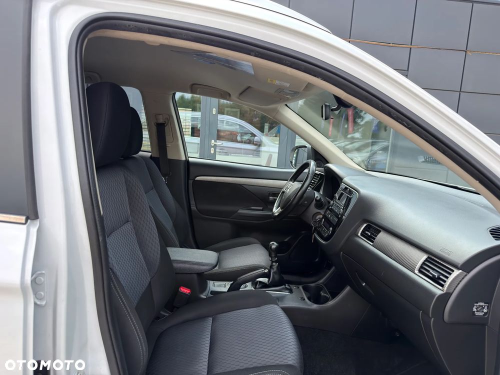 Mitsubishi Outlander 2.2 DID Intense + - 22