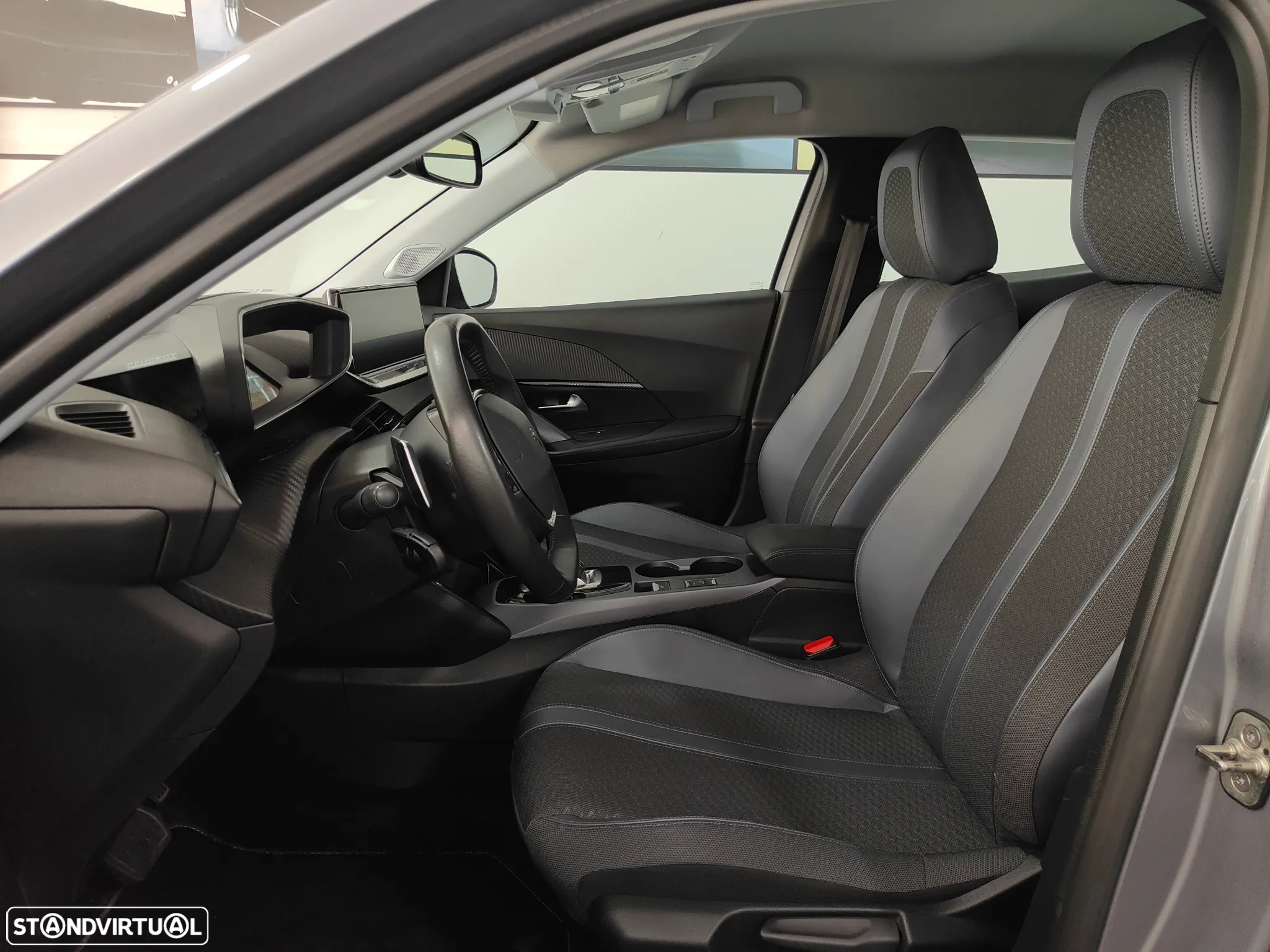 Peugeot 2008 1.2 PureTech Allure EAT8 - 32