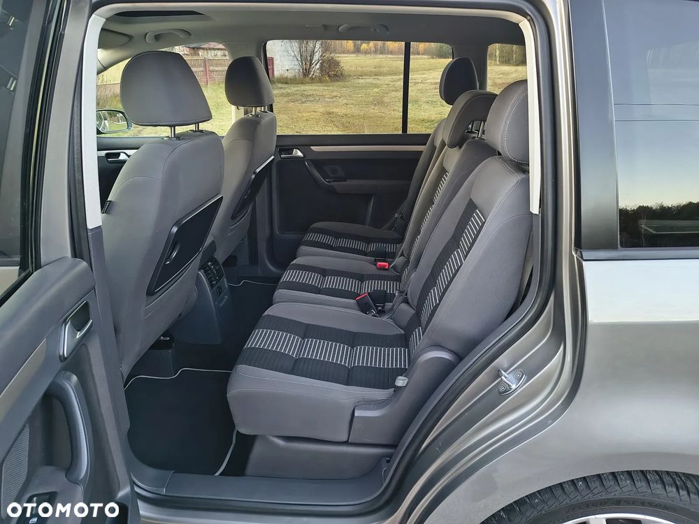 Volkswagen Touran - 15