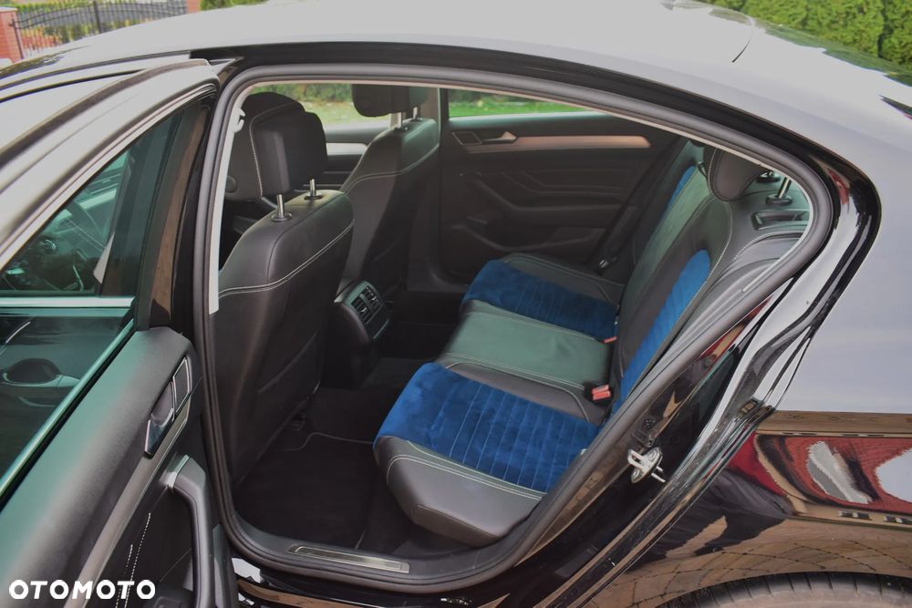 Volkswagen Passat - 12