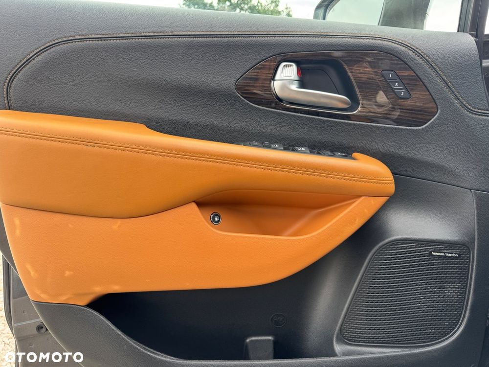 Chrysler Pacifica - 17