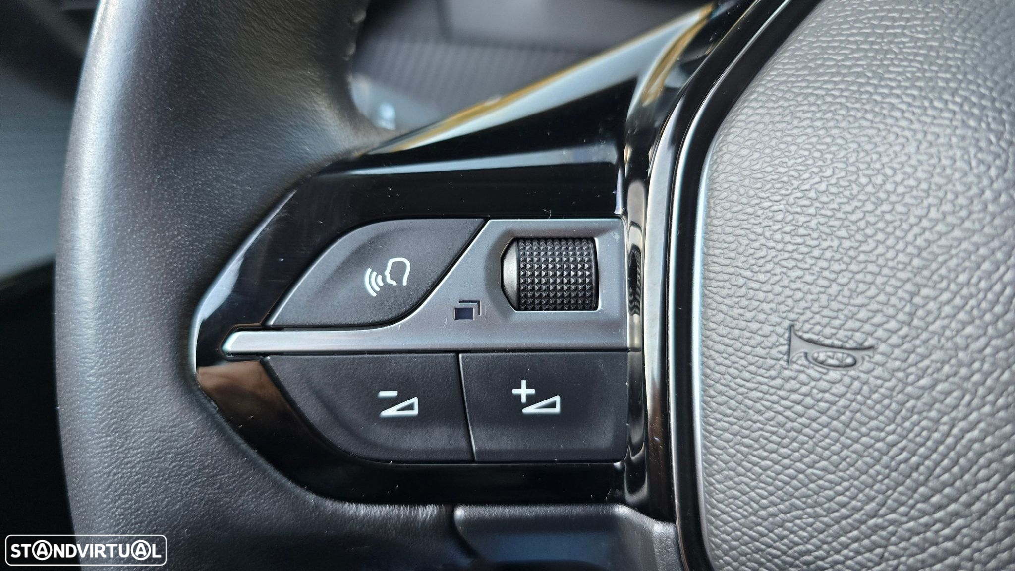Peugeot e-208 Allure - 15