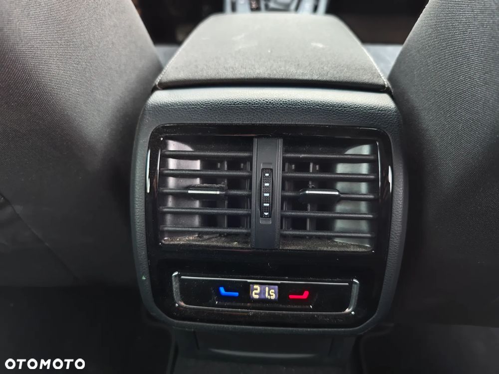 Volkswagen Passat 2.0 TDI SCR DSG - 20