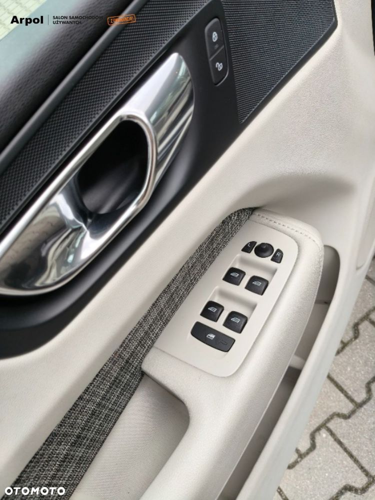 Volvo XC 60 T5 AWD Momentum - 8