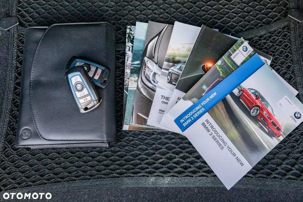 BMW Seria 3 335i - 24