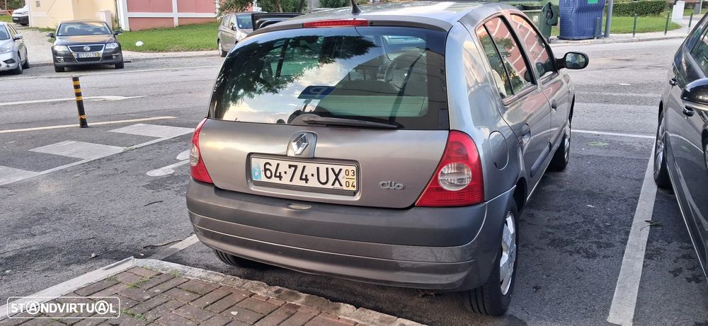 Renault Clio 1.2 16V Confort - 4