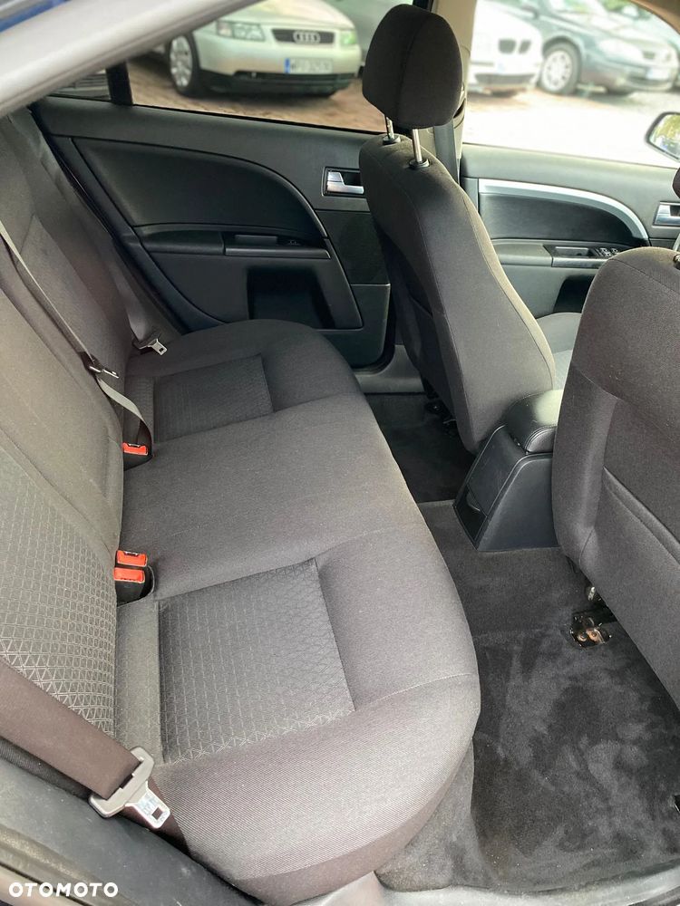 Ford Mondeo 1.8 Titanium - 14