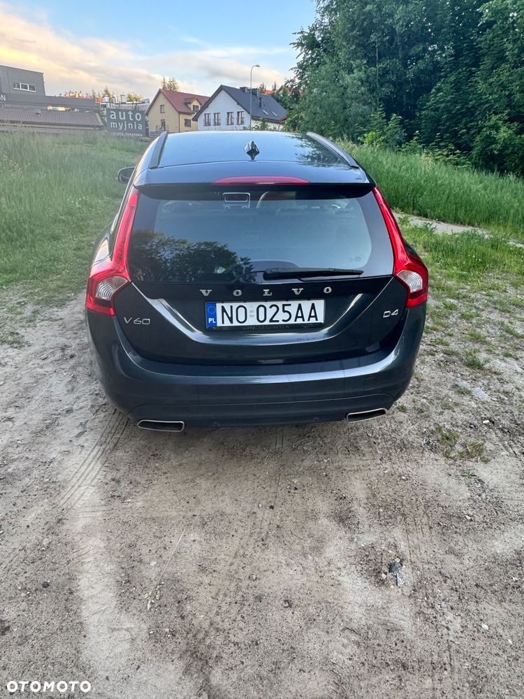 Volvo V60 D4 Summum - 8