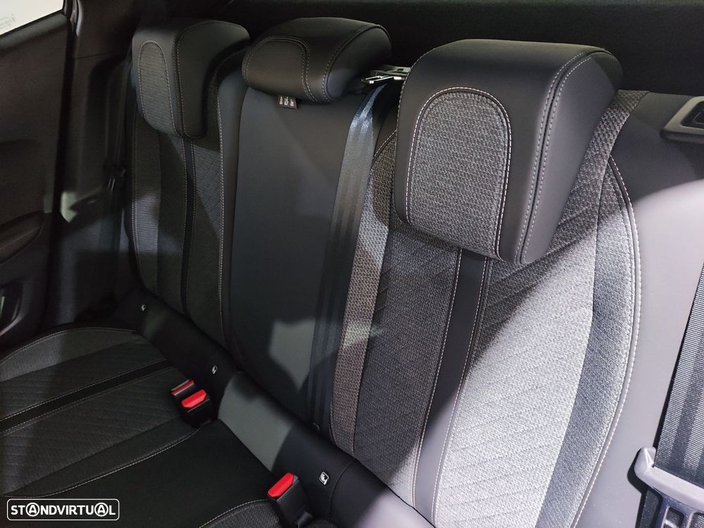 Peugeot 2008 1.2 PureTech Allure - 28