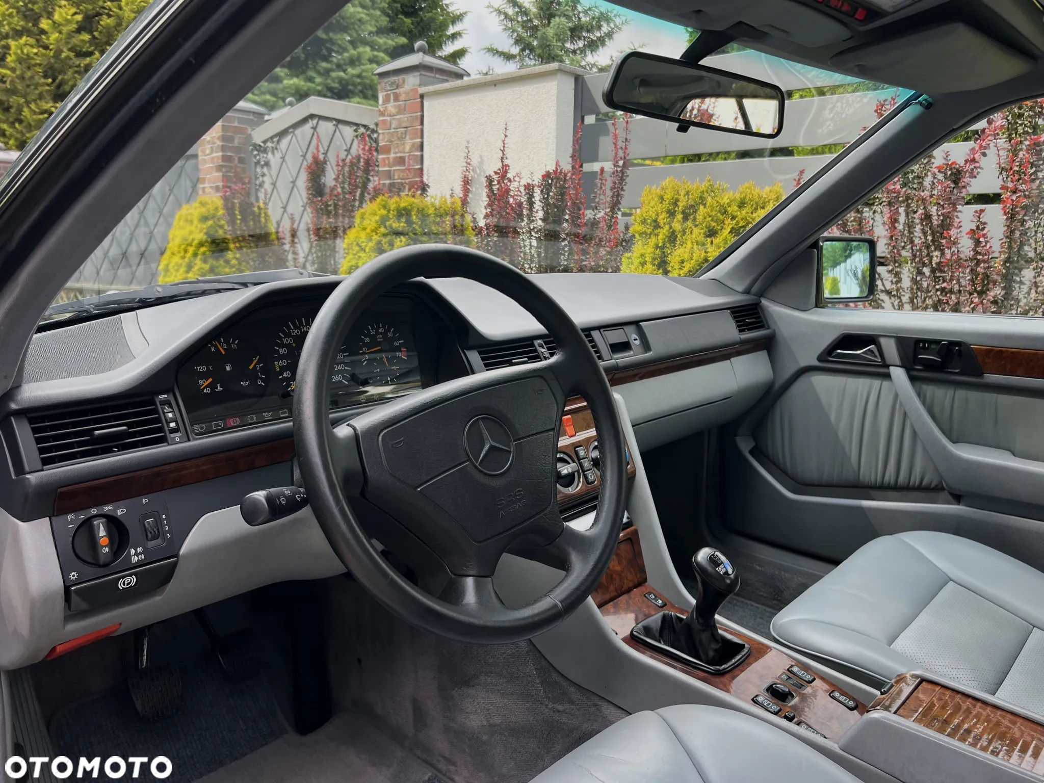 Mercedes-Benz W124 (1984-1993) - 11