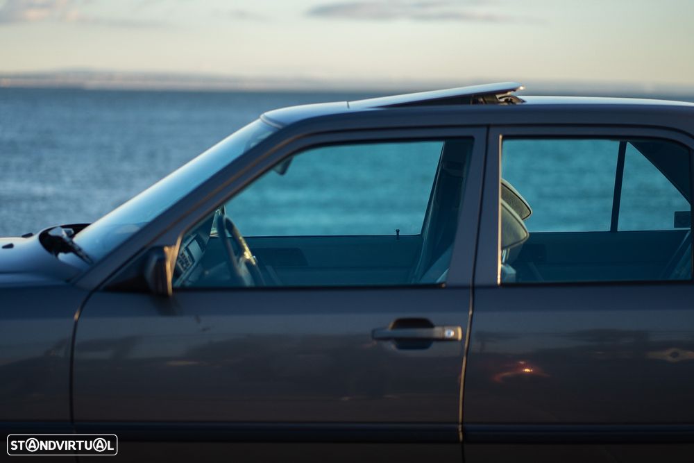 Mercedes-Benz W124 (1984-1997) 300 D Turbo - 11