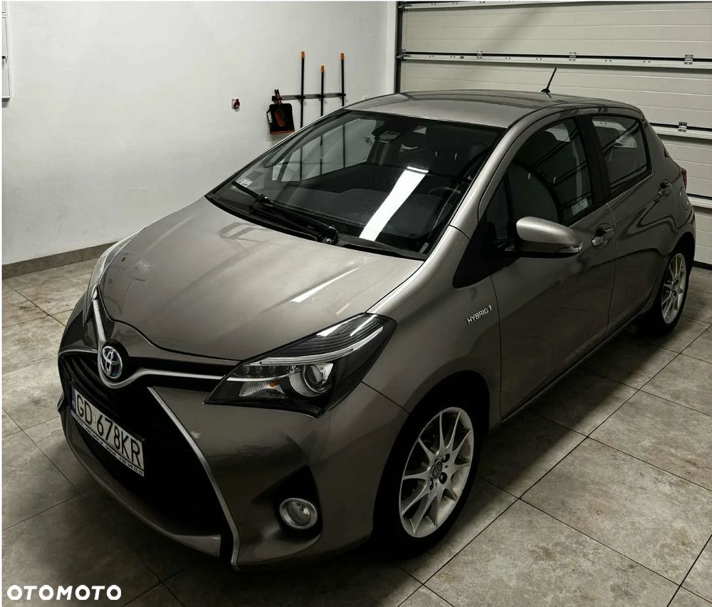 Toyota Yaris Hybrid 100 Dynamic - 1