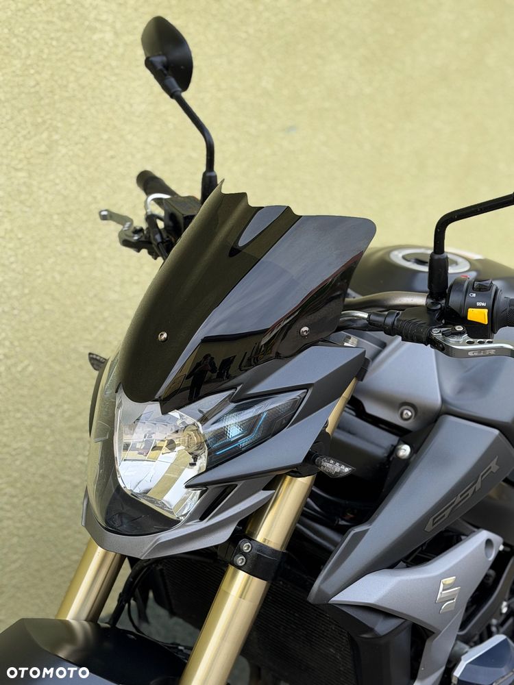 Suzuki GSR - 28