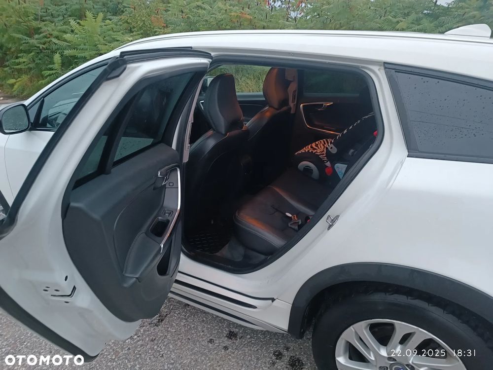 Volvo V60 Cross Country - 12