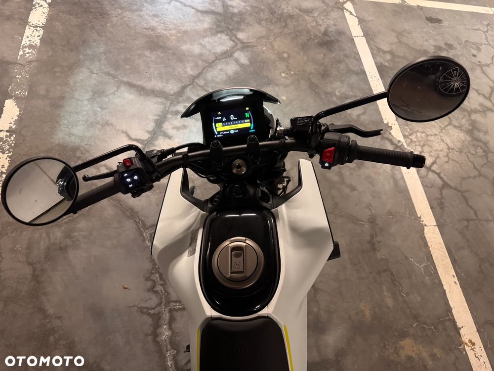 Husqvarna Vitpilen - 13
