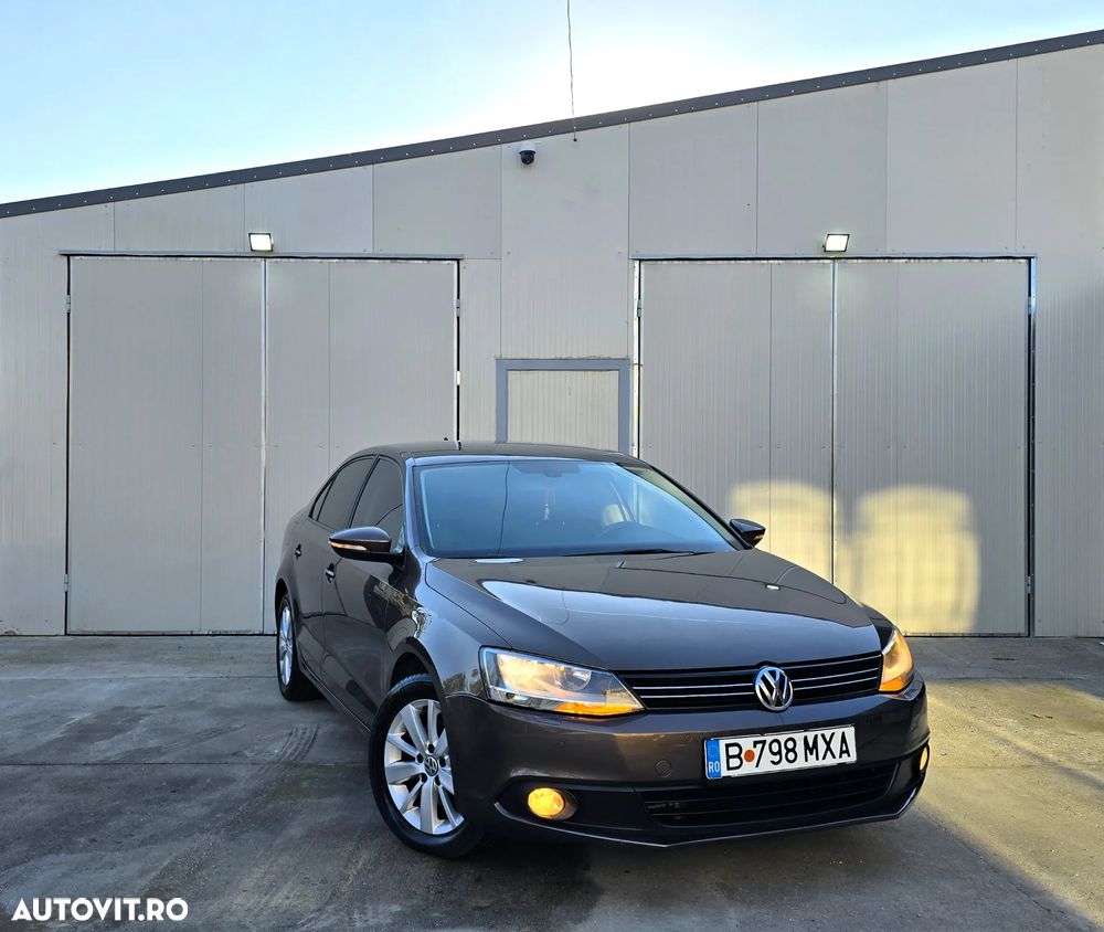 Volkswagen Jetta 2.0 TDI DSG Highline - 3