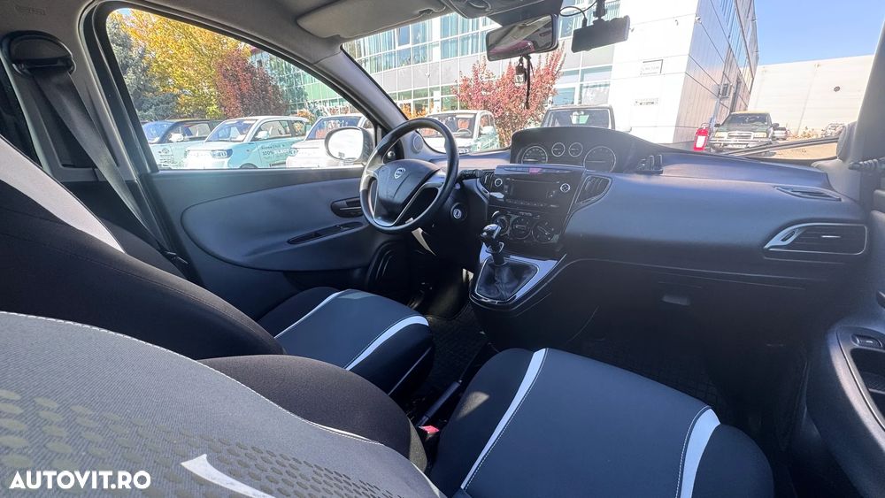 Lancia Ypsilon Y 1.2 8v Silver - 14