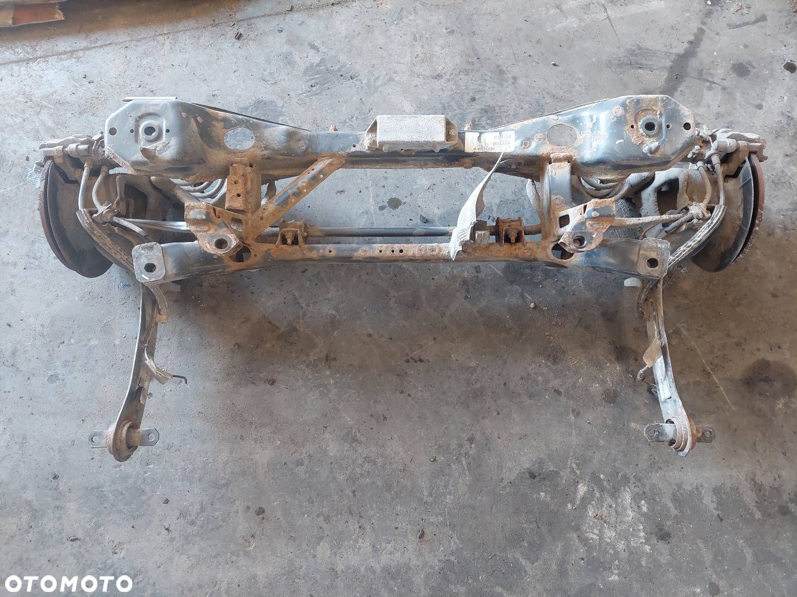 KOMPLETNE ZAWIESZENIE BELKA SANKI TYŁ VOLVO V50 I - 1