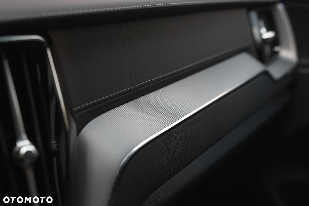 Volvo XC 60 B5 B AWD Ultimate Dark - 24