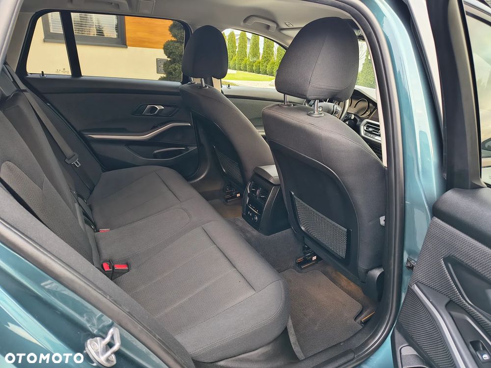 BMW Seria 3 320i Sport Line Shadow - 12