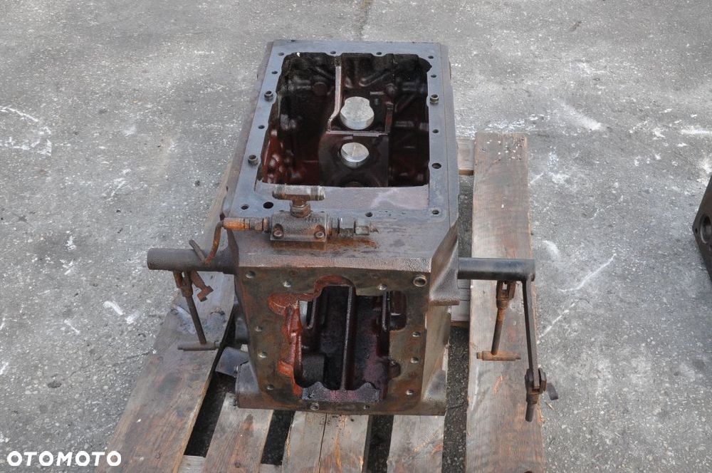 OBUDOWA MOSTU RENAULT CELTIS 446 7700098279 - 3
