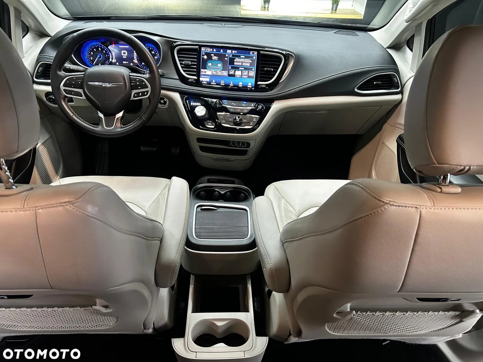 Chrysler Pacifica - 12