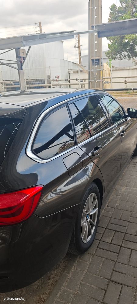 BMW 320 d EfficientDynamics Auto - 4