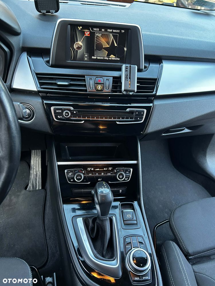 BMW Seria 2 218d - 10