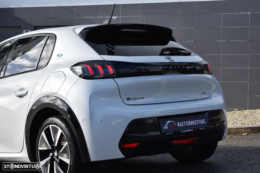 Peugeot e-208 GT - 7