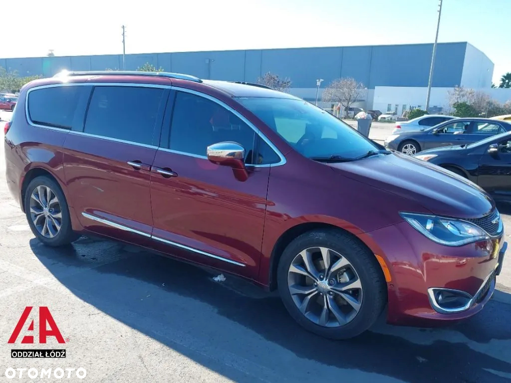 Chrysler Pacifica - 2