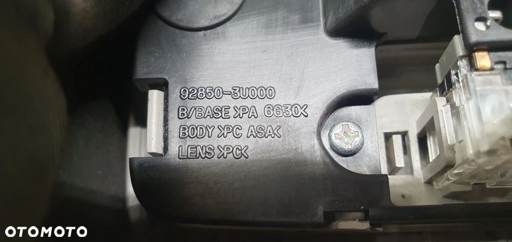 Lampka oświetlenie kabiny podsufitki Kia Sportage III 92850-3U000 - 4