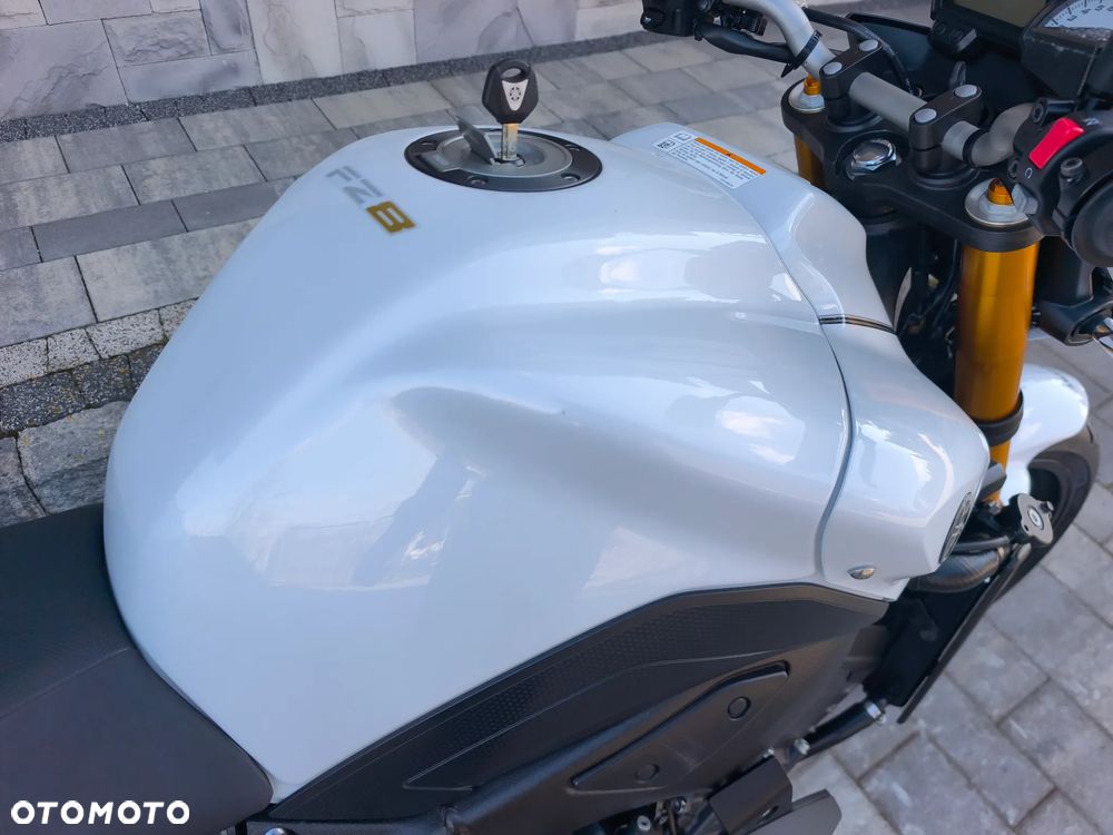 Yamaha FZ8 - 16