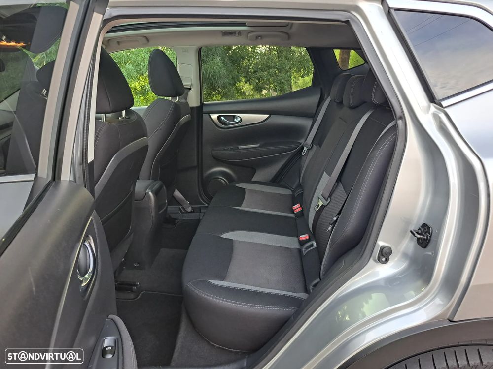 Nissan Qashqai 1.5 dCi N-Connecta 18 - 28