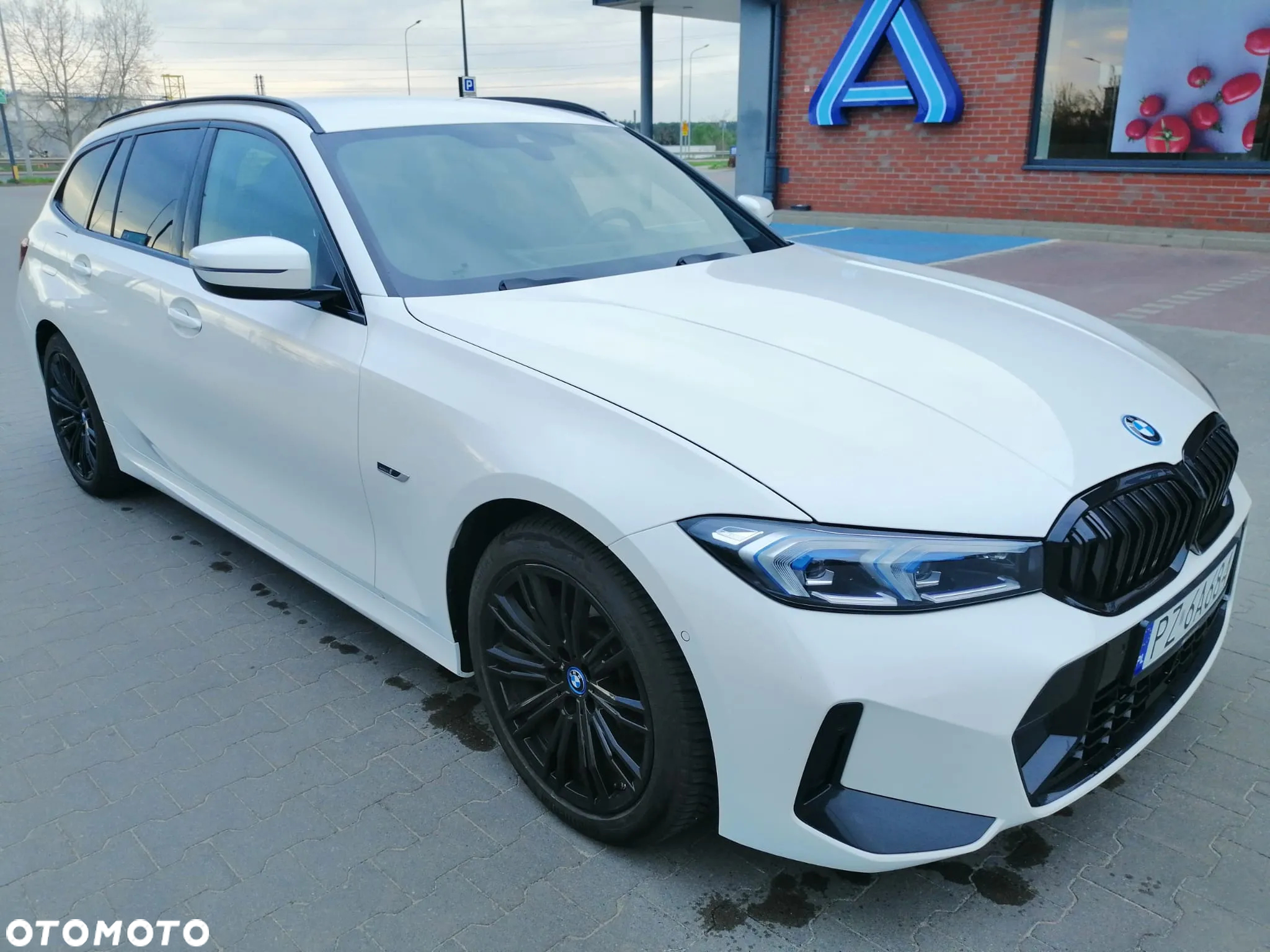 BMW Seria 3 330e M Sport sport - 2