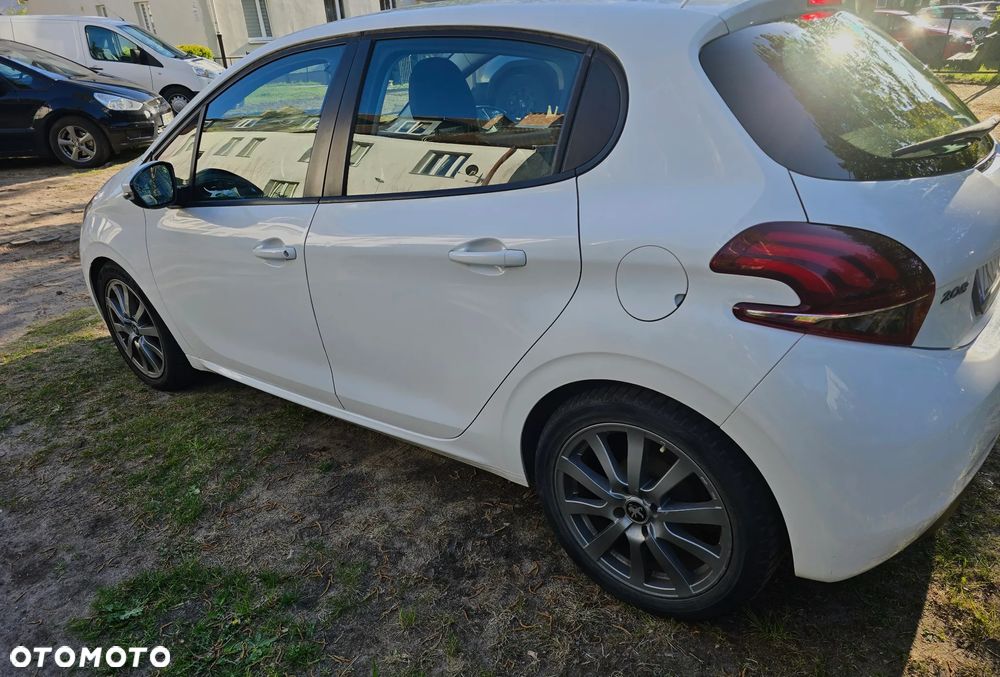Peugeot 208 - 4