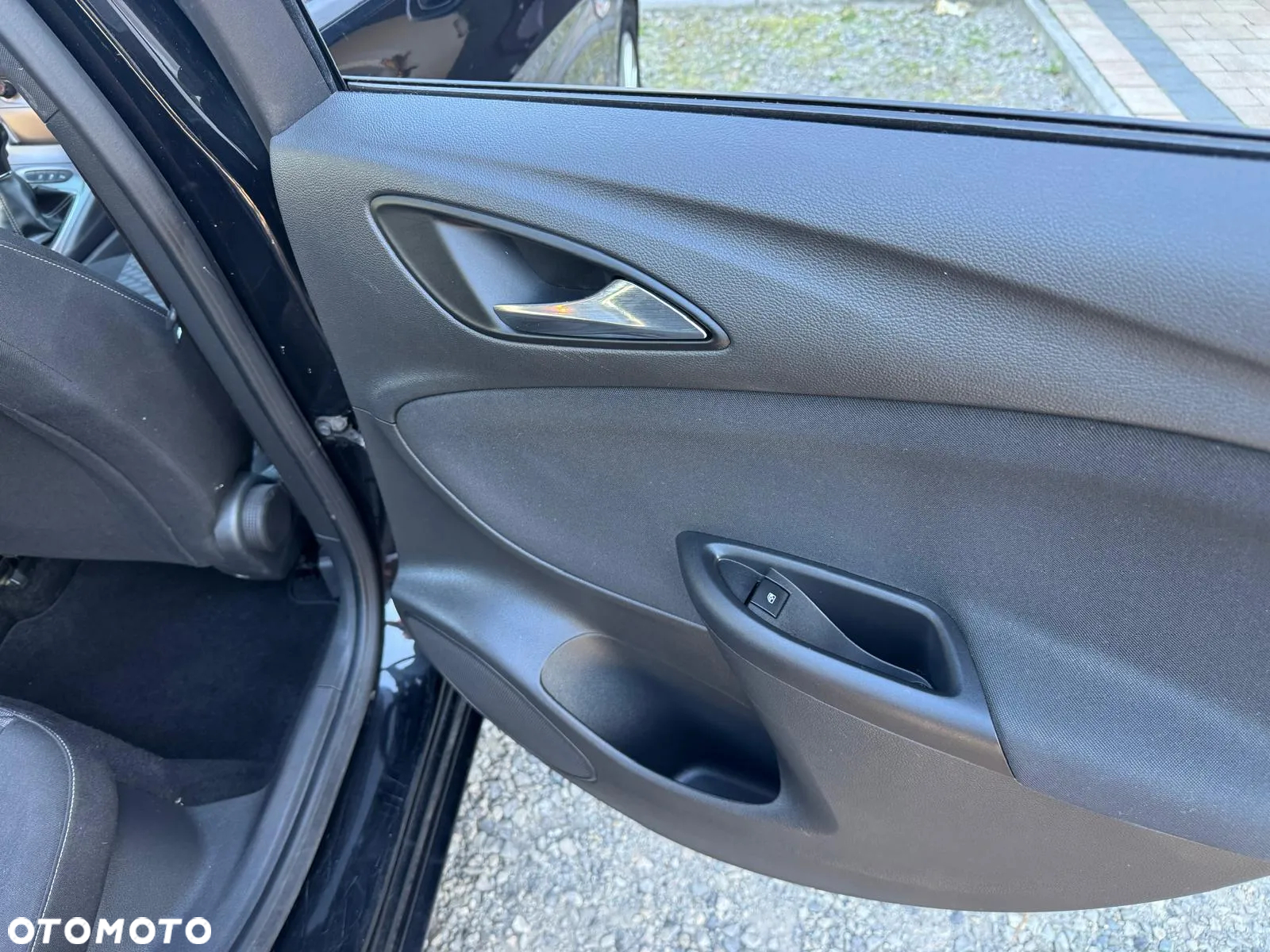 Opel Astra IV 1.6 CDTI Essentia - 12