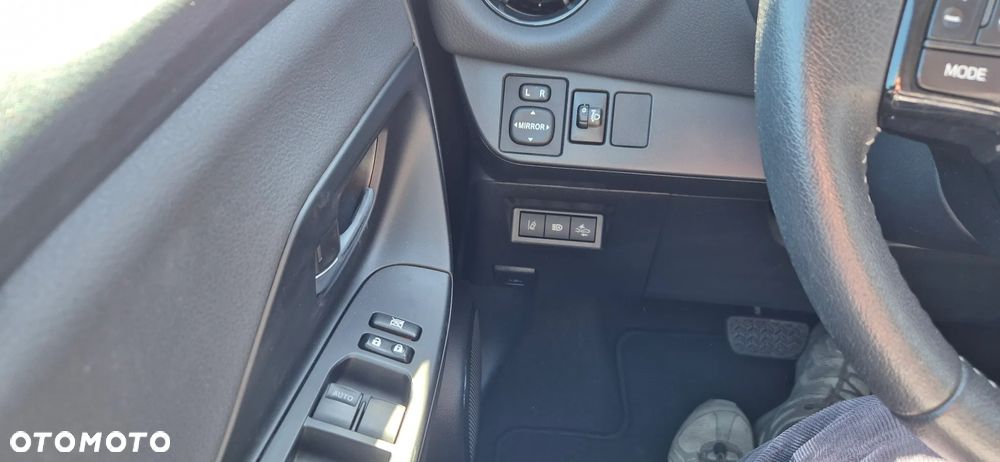 Toyota Yaris Hybrid 100 Active - 16