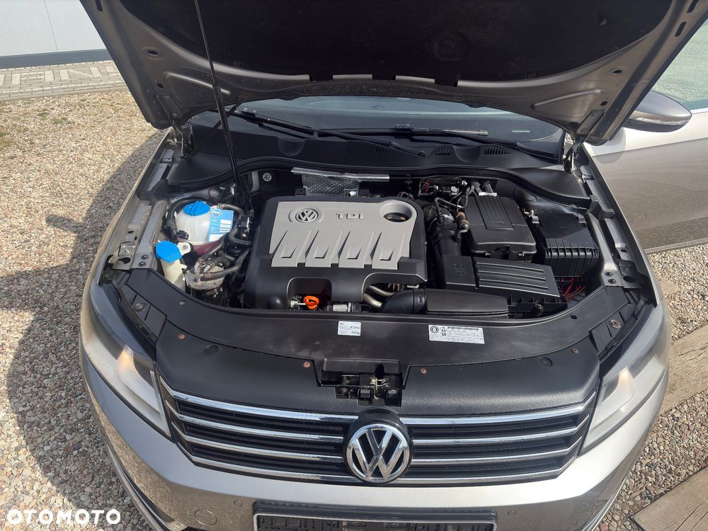 Volkswagen Passat 2.0 TDI 4Motion BlueMotion Technol Comfortline - 16
