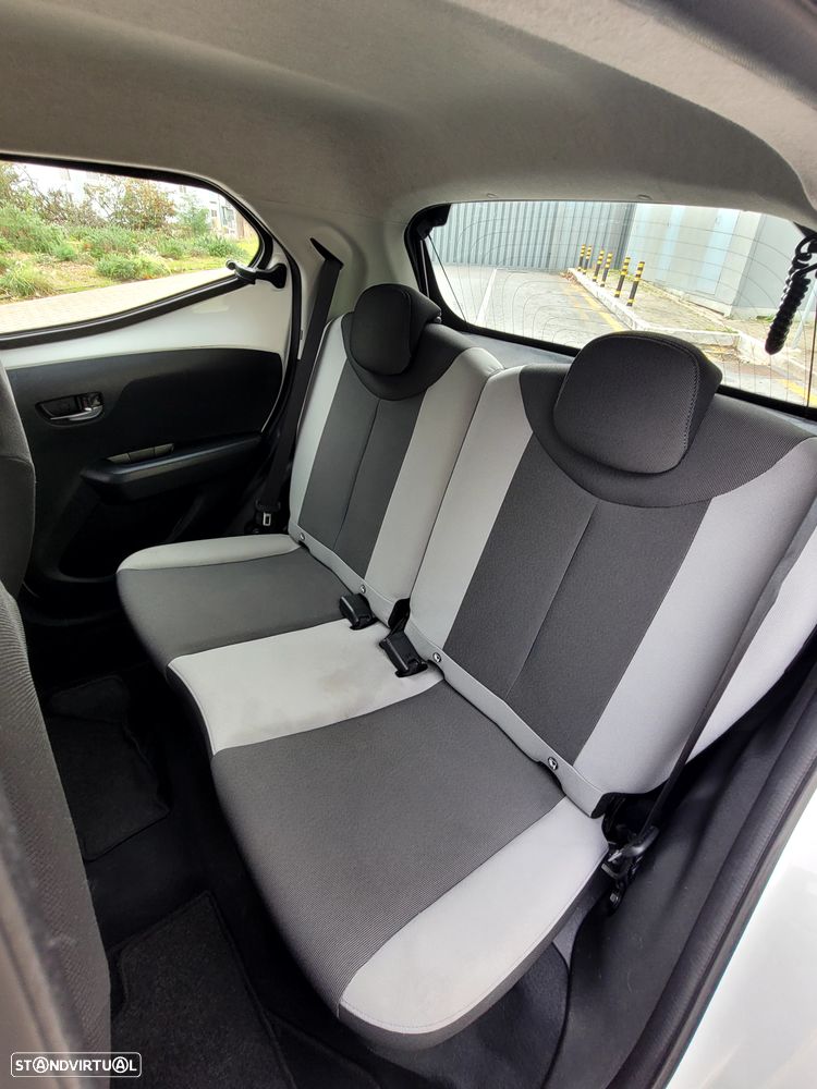 Toyota Aygo x-play touch - 11