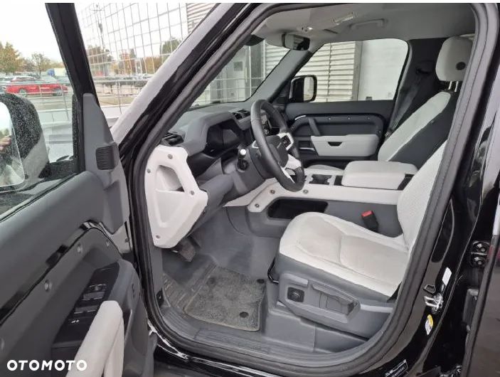 Land Rover Defender - 7