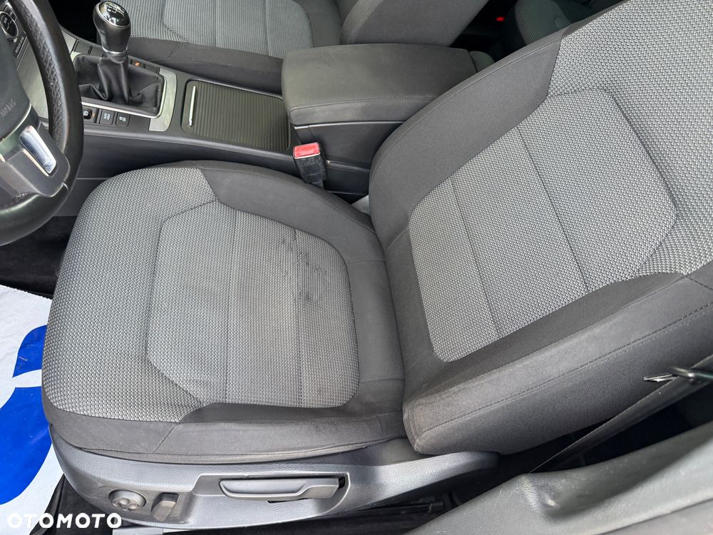 Volkswagen Passat - 30