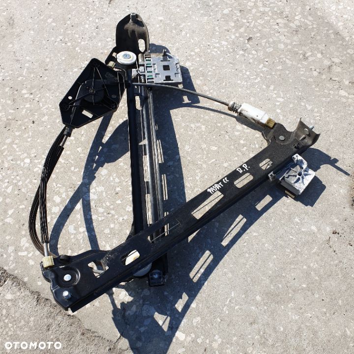 VW PASSAT CC PODNOSNIK SZYBY PRAWY PRZOD  14R - 1