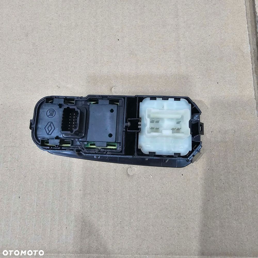 renault trafic iii iv panel sterowanie lusterkami szybami lewy kierowcy - 5