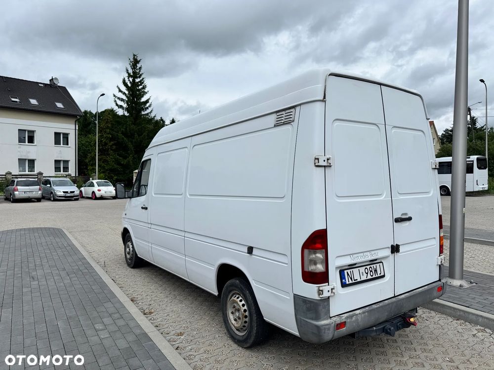 Mercedes-Benz Sprinter - 11