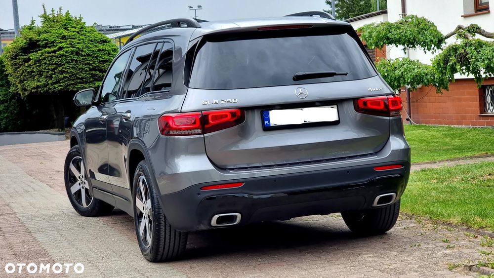 Mercedes-Benz GLB 250 4-Matic AMG Line 8G-DCT - 12