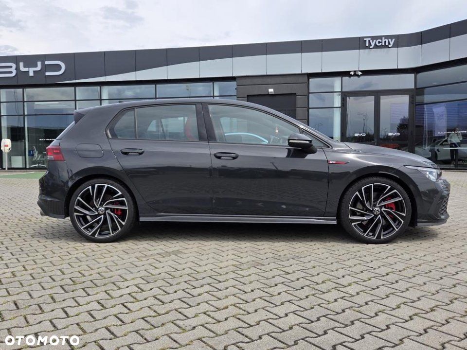 Volkswagen Golf - 6