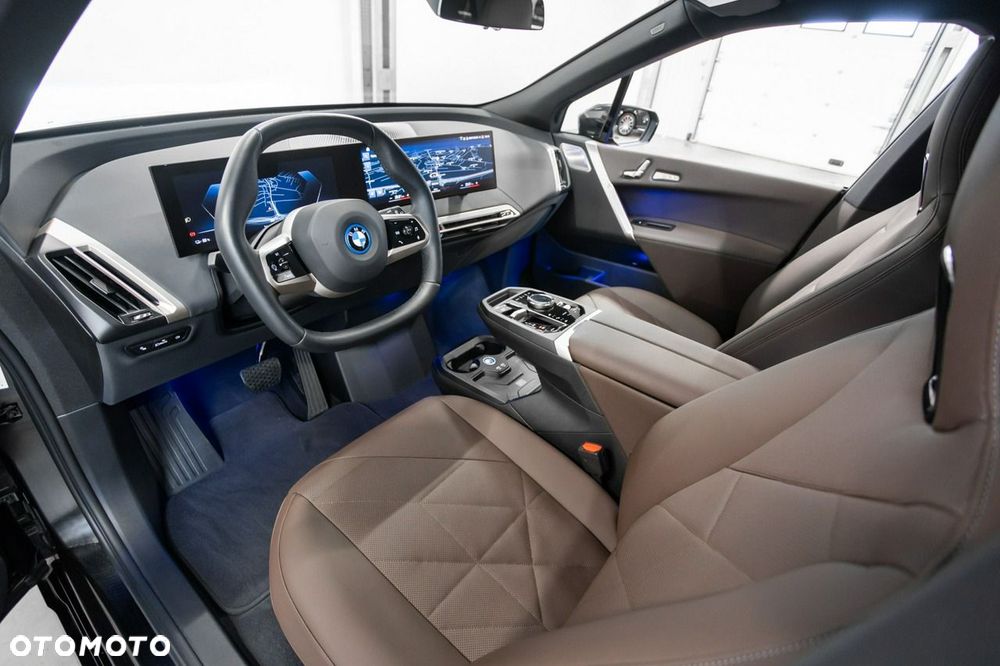 BMW iX - 21