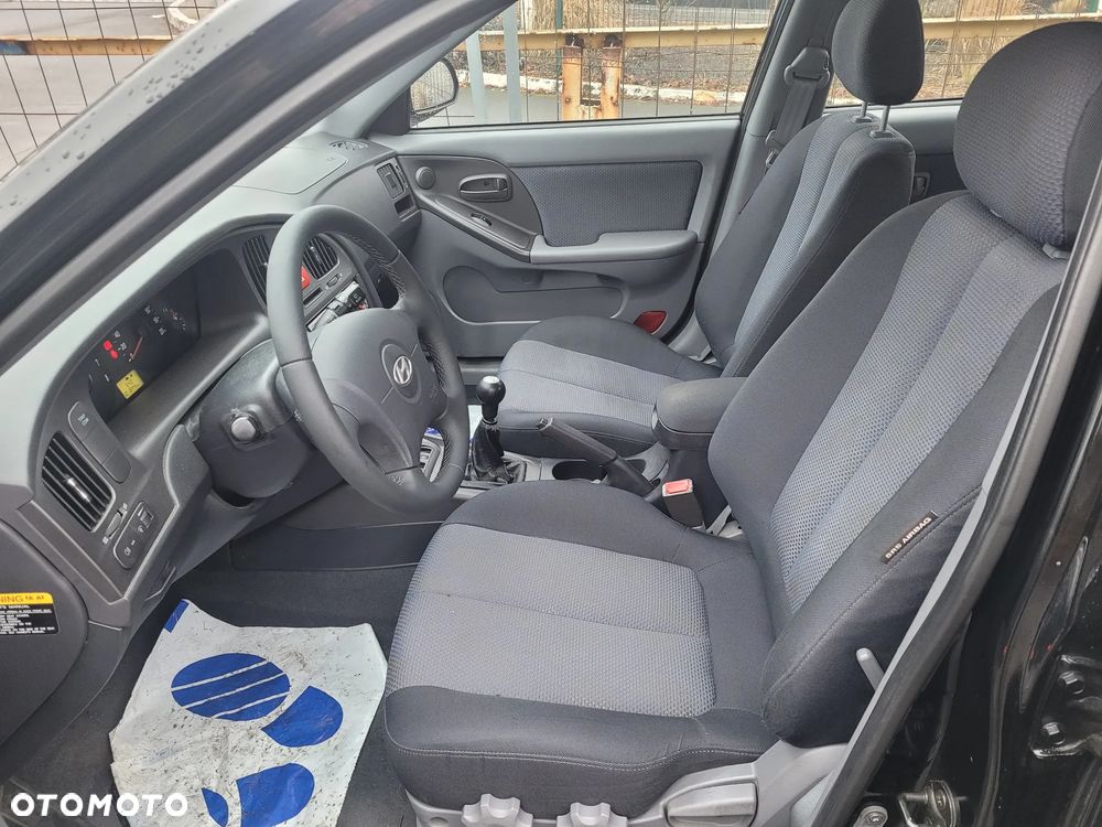 Hyundai Elantra 2.0i GLS - 9